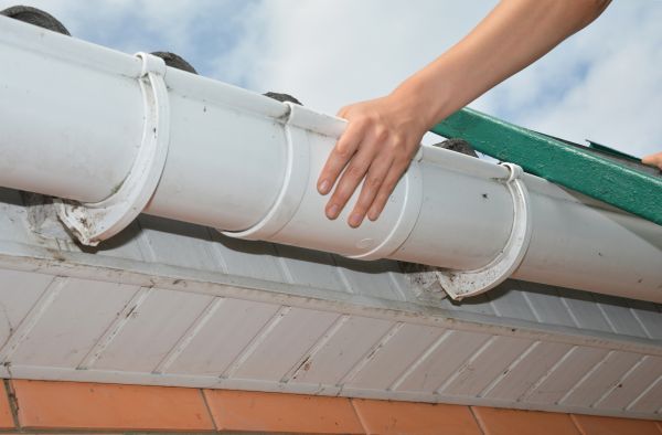Gutter Reattachment in Hixson