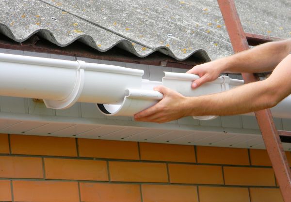 Cost of Gutter Hanging in Hixson